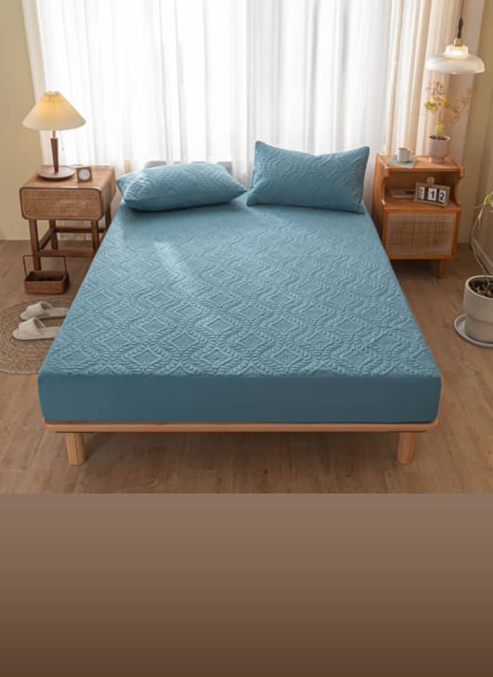 Queen size waterproof mattress bedsheet.